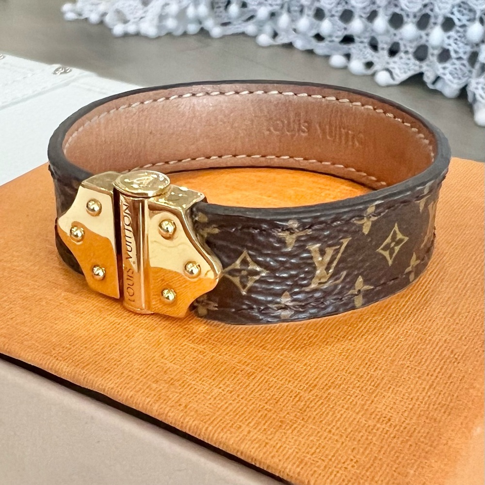 Authentic Louis Vuitton Spirit Nano Bracelet Size 17